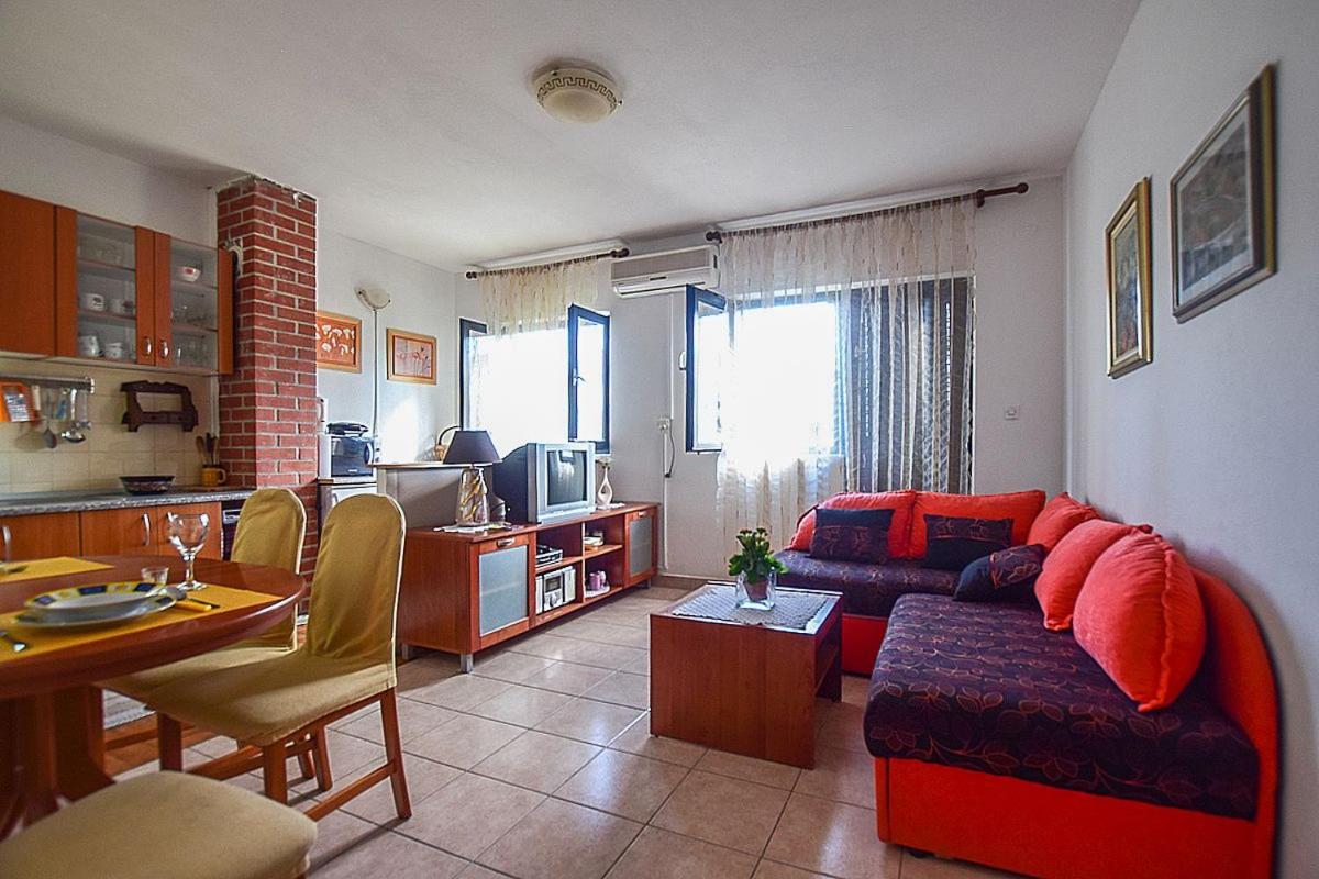 Apartments Derado Supetar Exterior photo